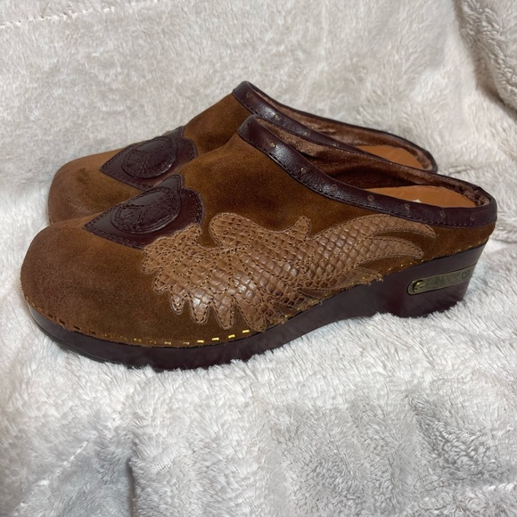 VINTAGE LUCKY BRAND Leather Embroidered Clogs - Picture 6 of 13